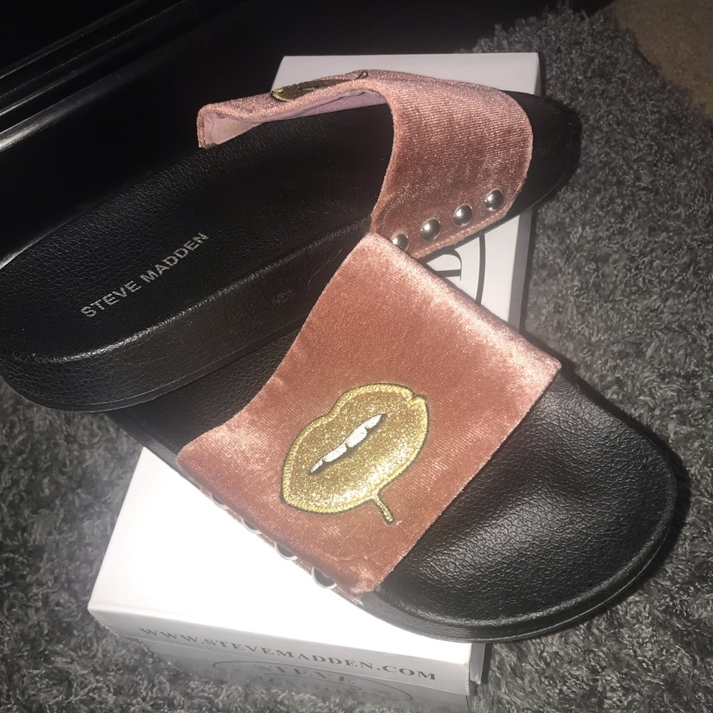 Steve Madden kiss slides